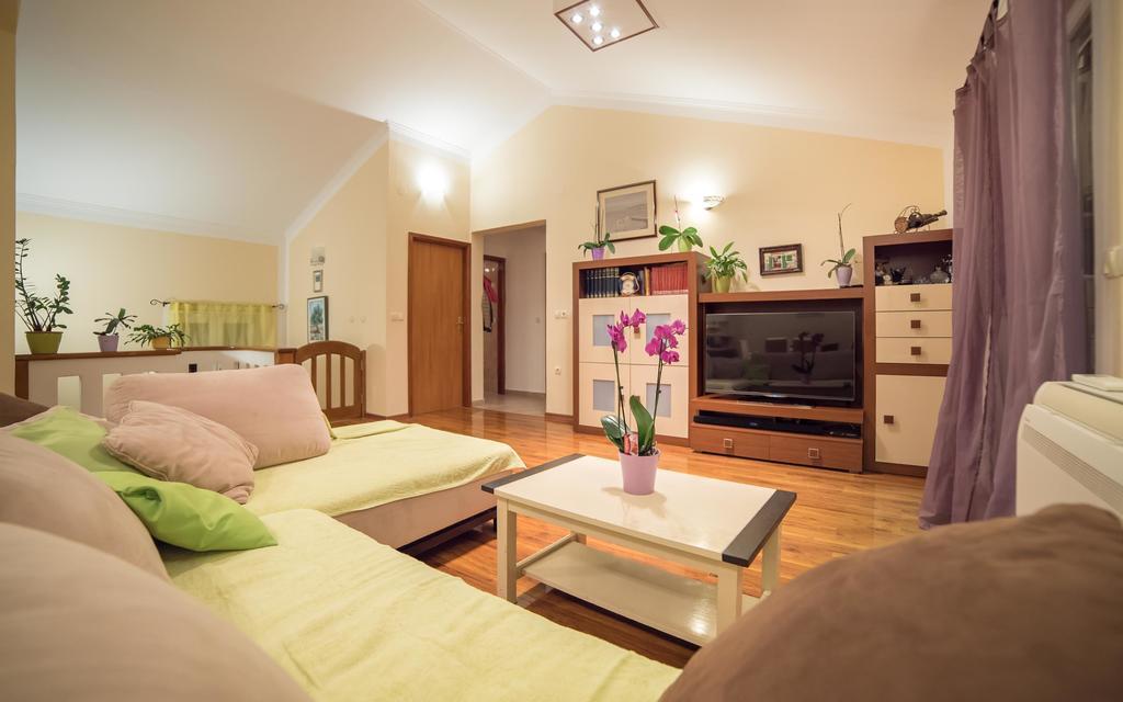 Captain'S Apartment Barbat na Rabu Esterno foto