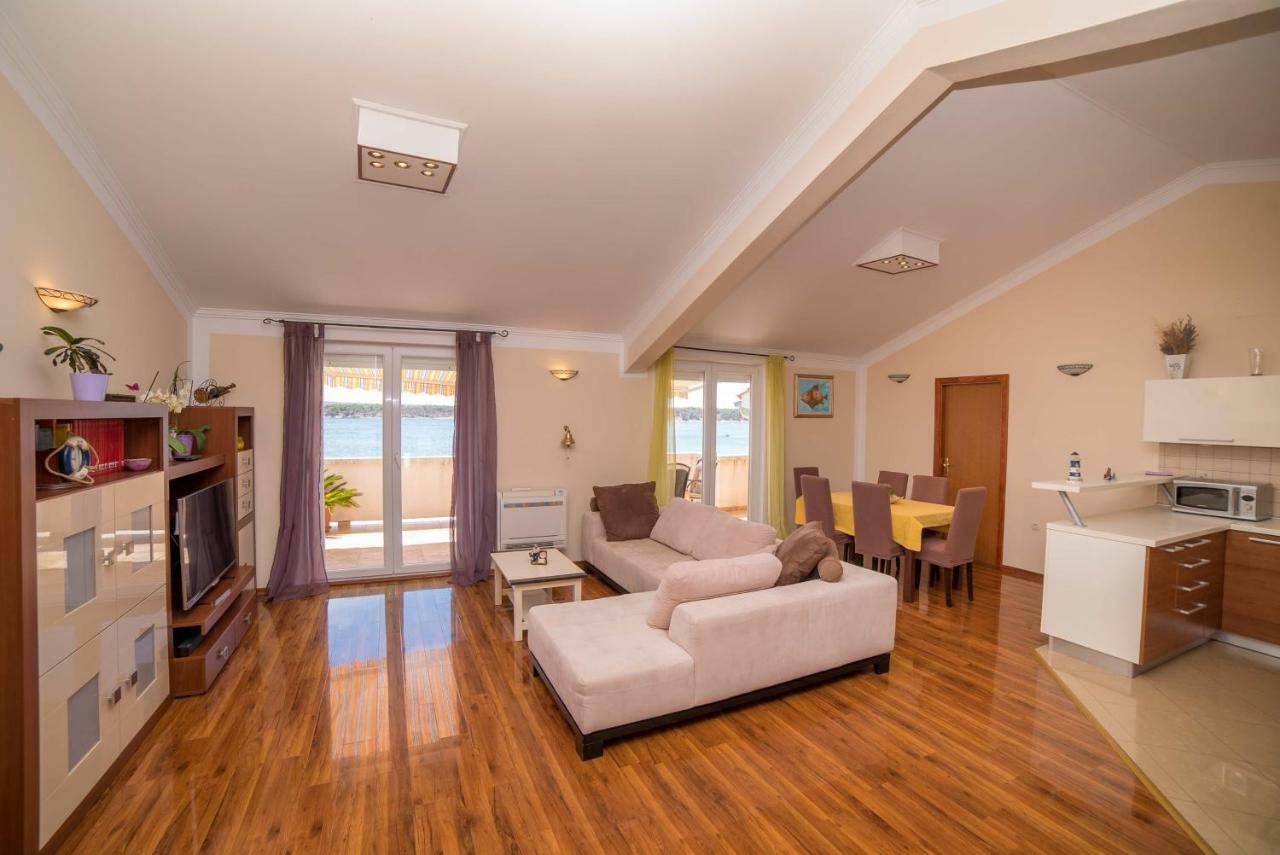 Captain'S Apartment Barbat na Rabu Esterno foto